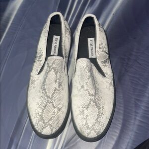 Steve Madden White and Gray Loafers with Snake Print
